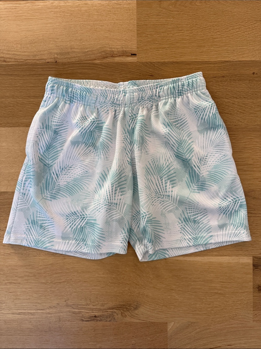 The Drip Shop Kids - blue/green & white Palm-Print shorts. Like New!